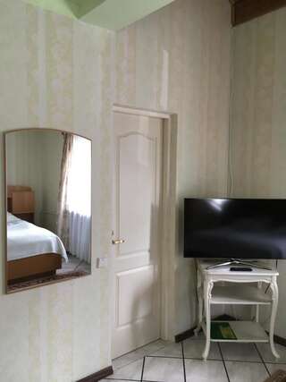 Отель Du Broliai Паланга Двухместный номер с 1 кроватью и собственной ванной комнатой-1