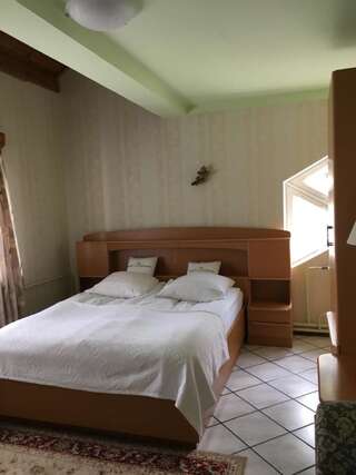 Отель Du Broliai Паланга Двухместный номер с 1 кроватью и собственной ванной комнатой-5